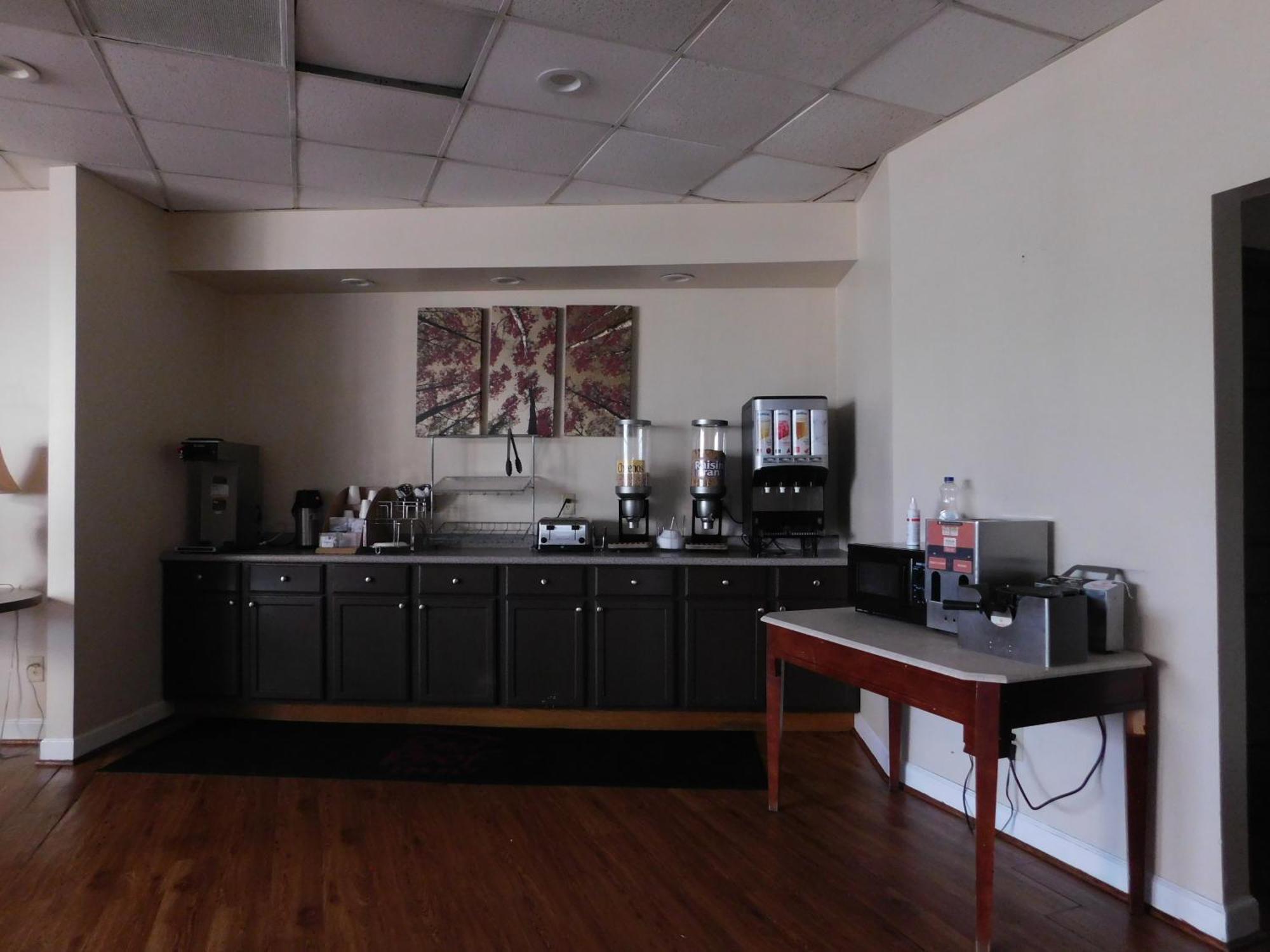 Red Roof Inn & Suites Wytheville Eksteriør billede