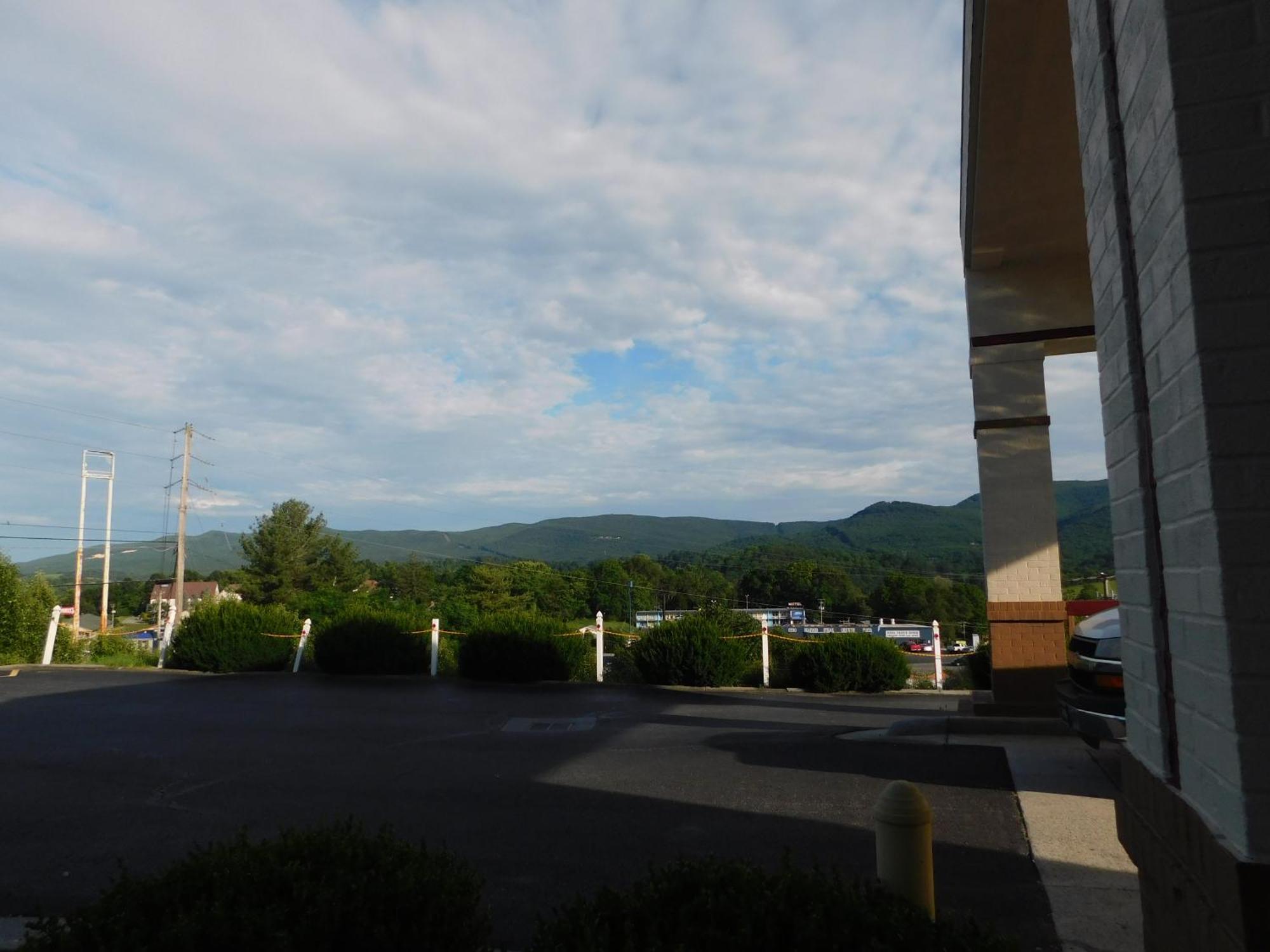 Red Roof Inn & Suites Wytheville Eksteriør billede